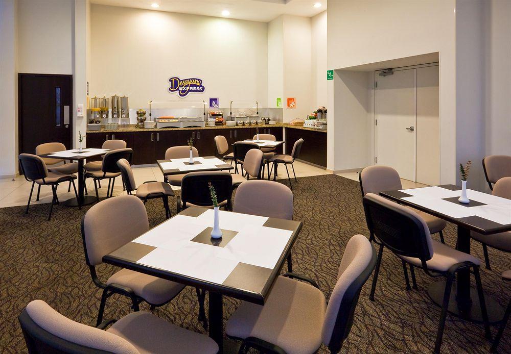 Holiday Inn Express Guadalajara Iteso By Ihg Zapopan Restoran gambar